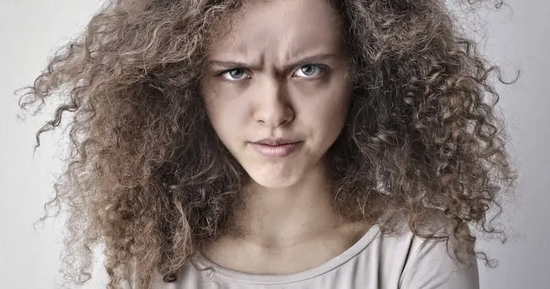 Best Products for Frizzy Hair in Humidity: Beat the Poof
